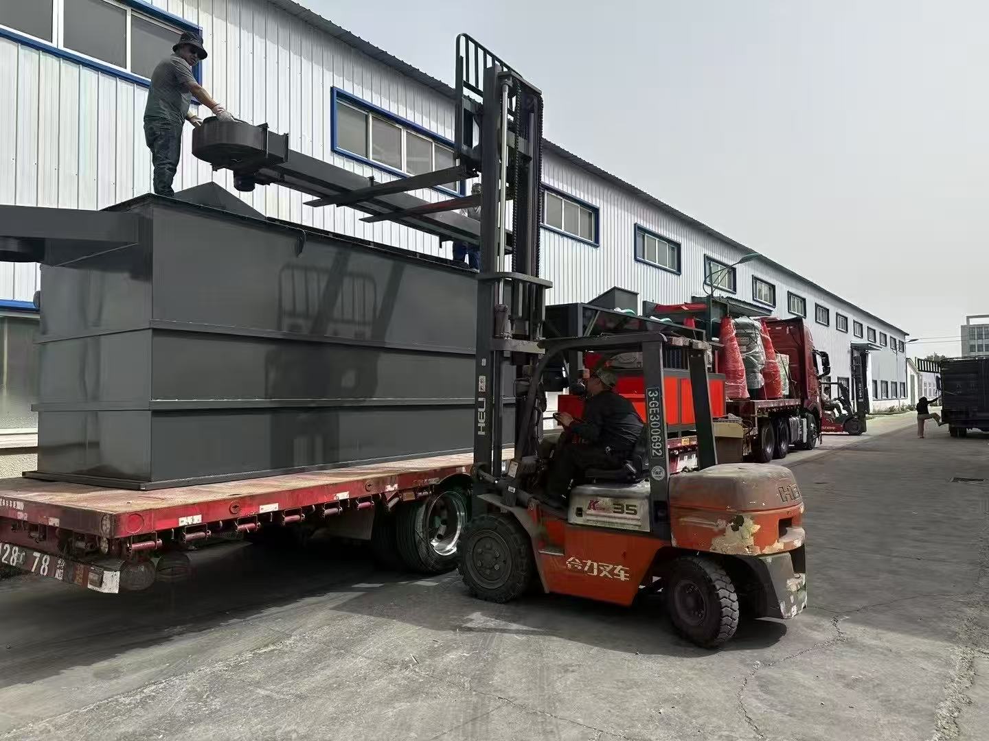 大型线路板回收设备发货第二车